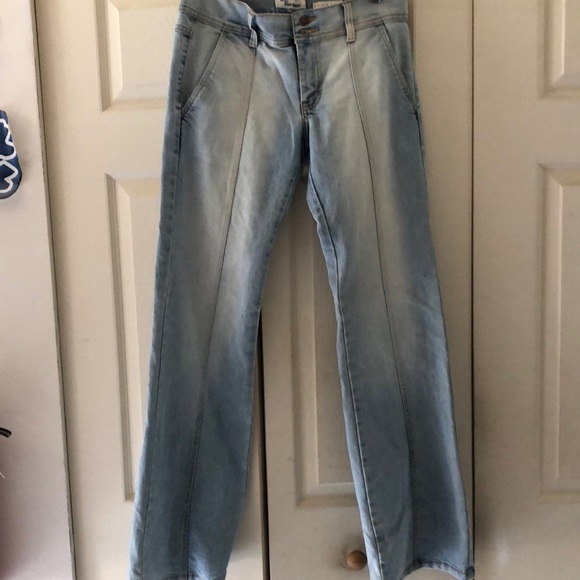 Old Navy stretch slight flare light wash jeans size 6 - Picture 1 of 11